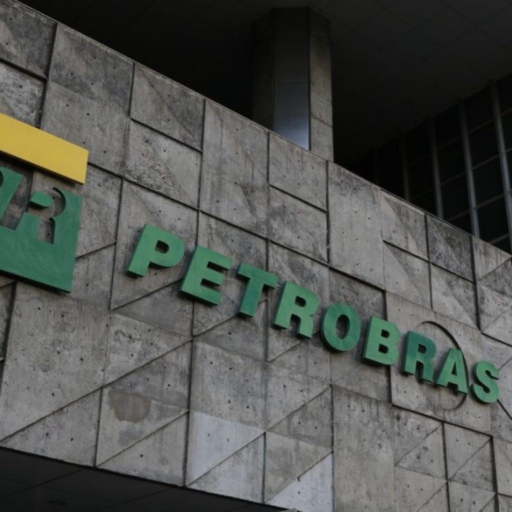 Petrobras: governo avalia desestatização com venda de ações do BNDES