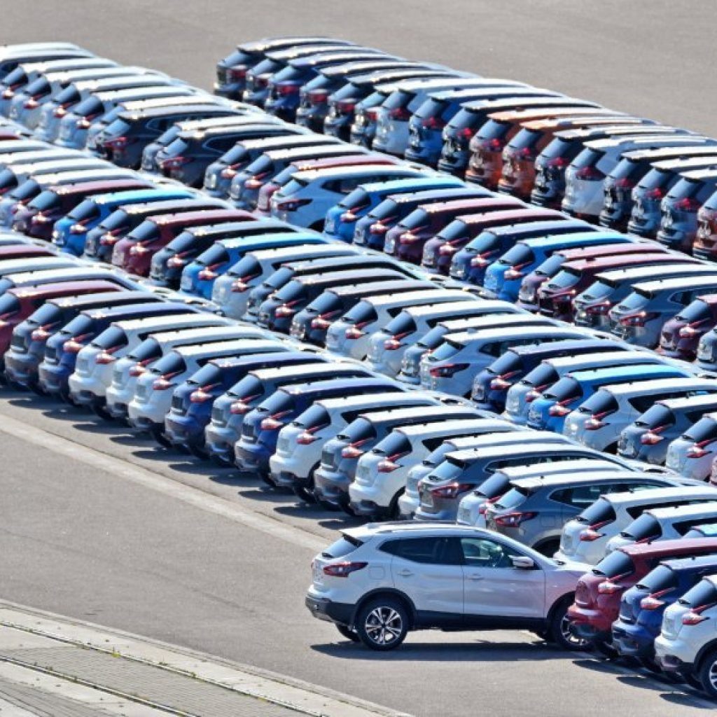 Preços dos carros novos caem até 2%