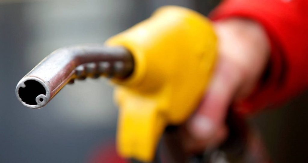 Gasolina encarece 53% na comparação anual
