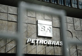 Ações da Petrobras caem após crítica de Bolsonaro à preço