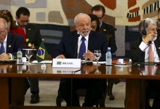 Lula propõe criação de moeda única a presidentes sul-americanos