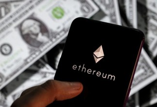 Ethereum acompanha bitcoin e atinge máxima