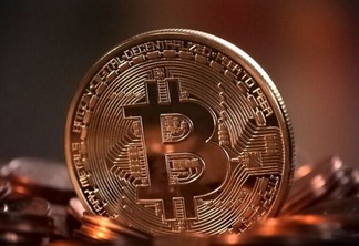 Bitcoin ultrapassa US$ 60 mil em expectativa por ETF