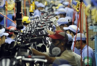 Escassez de insumos e demanda ainda frágil travam produção industrial