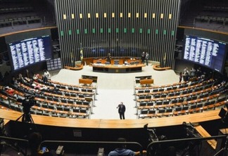 Deputados adiam votação do arcabouço fiscal