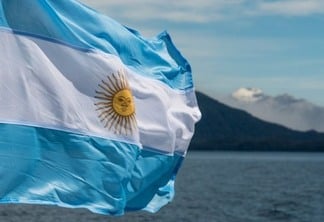 Argentina: Massa anuncia acordo para congelar preços de combustíveis
