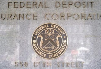 FDIC dos EUA quer vender portfólios da SVB e Signature Bank