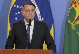 Bolsonaro nega ilegalidade em joias de R$ 16