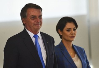 Governo Bolsonaro tentou trazer joias de R$ 16