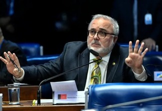 Presidente da Petrobras (PETR4) critica política de preços da estatal