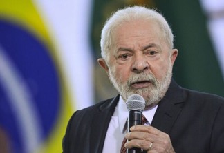 Lula demite comandante do exército e anuncia Tomás Paiva