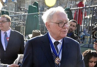 Warren Buffett reduz ainda mais participação em montadora chinesa