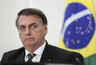 Bolsonaro veta dedução no IR a programa de câncer e deficiência