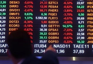 Ibovespa abre em queda com reforma tributária no radar; dólar cai