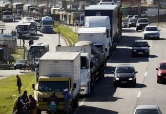 Caravana com 115 caminhões chega a Brasília em apoio a Bolsonaro