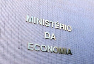 PIB: IBGE revisa queda da economia brasileira em 2020 para 3