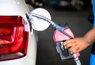 Preço da gasolina volta a subir após 15 semanas de queda