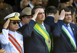 Bolsonaro recebe apoio de governadores reeleitos do Paraná e do DF