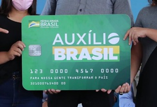 Auxílio Brasil: governo inclui 500 mil famílias antes do 2º turno