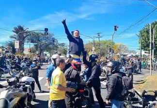 Bolsonaro participa de motociata no interior de São Paulo