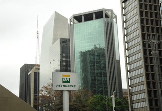 Petrobras (PETR4) paga dividendos nesta quarta
