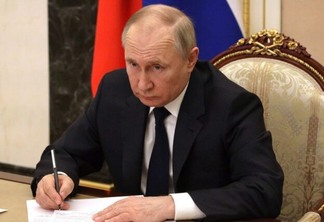 Putin chama rebelião de mercenários de “facada nas costas”