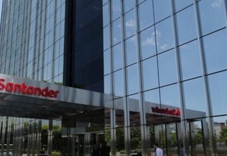 Santander (SANB11) obtém lucro de R$ 4 bi no 2T22