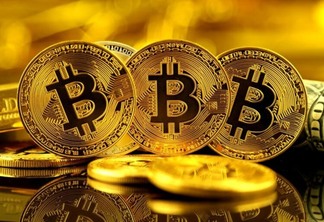 Bitcoin interrompe rali enquanto Ethereum sustenta alta e sobe 40% na semana