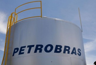Petrobras (PETR4) retoma processo de venda de três refinarias