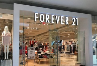 Forever 21 irá fechar todas as lojas no Brasil até domingo e faz queima de estoque