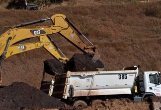 Minério de ferro cai pressionado pela queda nos preços do aço