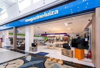 Magazine Luiza (MGLU3) sofre com ações em queda de 77%; vale a pena agora?