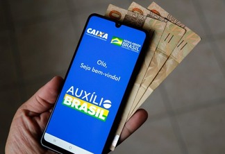 Auxílio Brasil paga R$ 400 a partir desta sexta