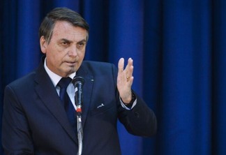 Bolsonaro assina decreto para zerar IOF até 2028