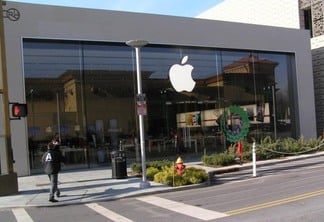 Apple_Store_Yonkers,_NY_January_8,_2013