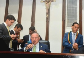 Os trabalhos foram conduzidos pelo presidente da Casa, deputado Adolfo Menezes - Foto: Ascom / Alba