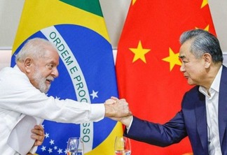 Lula e o ministro dos Negócios Estrangeiros da China, Wang Yi, conversaram na sexta-feira (19), em Fortaleza (CE) - Ricardo Stuckert/PR