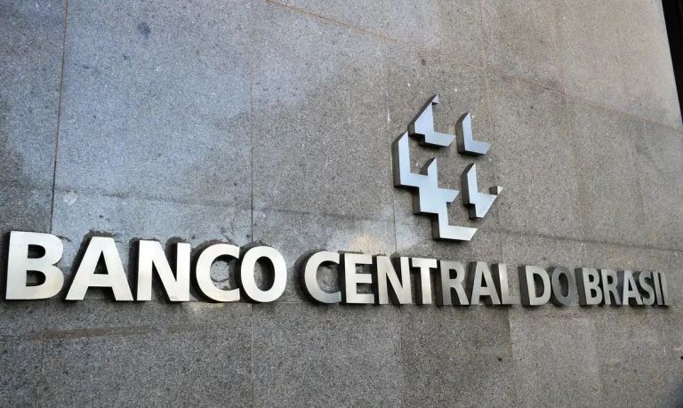 Banco Central: posição cambial líquida atinge US$ 230,96 bi / Agência Brasil